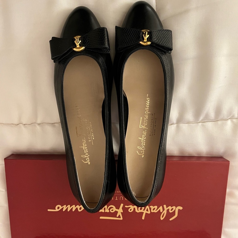 Salvatore Ferragamo Black Vara Bow Leather Flats